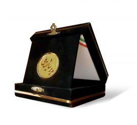 Pejman Ziyaïyan a reçu « la médaille d’or » et « la statue du directeur national compétent » lors de l’événement le plus grand de gestion du pays.